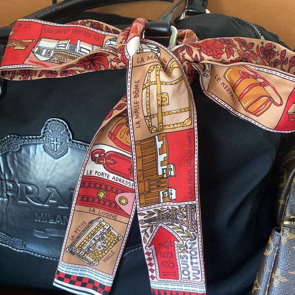 Authentic Louis Vuitton Twilly - Picture 8 of 8